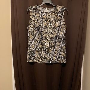2X sleeveless patterned blouse